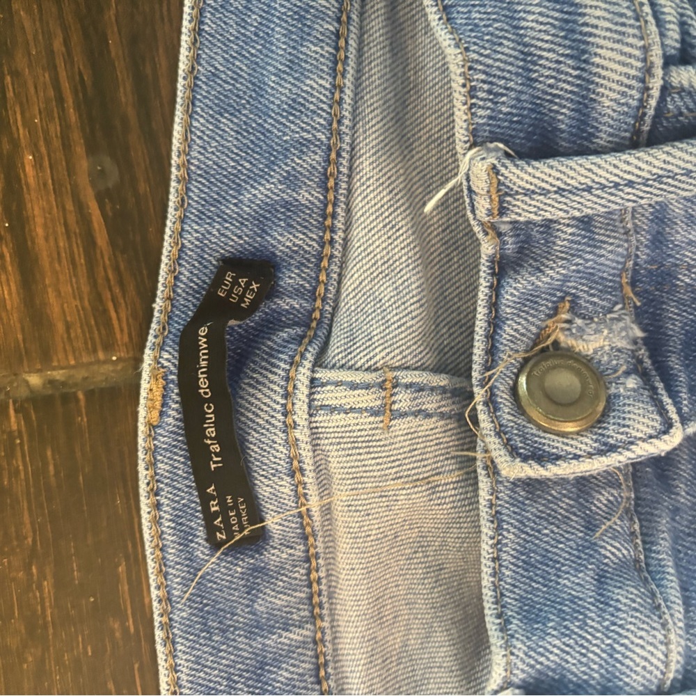 Zara Stylish Distressed Blue Jeans - Picture 4 of 6